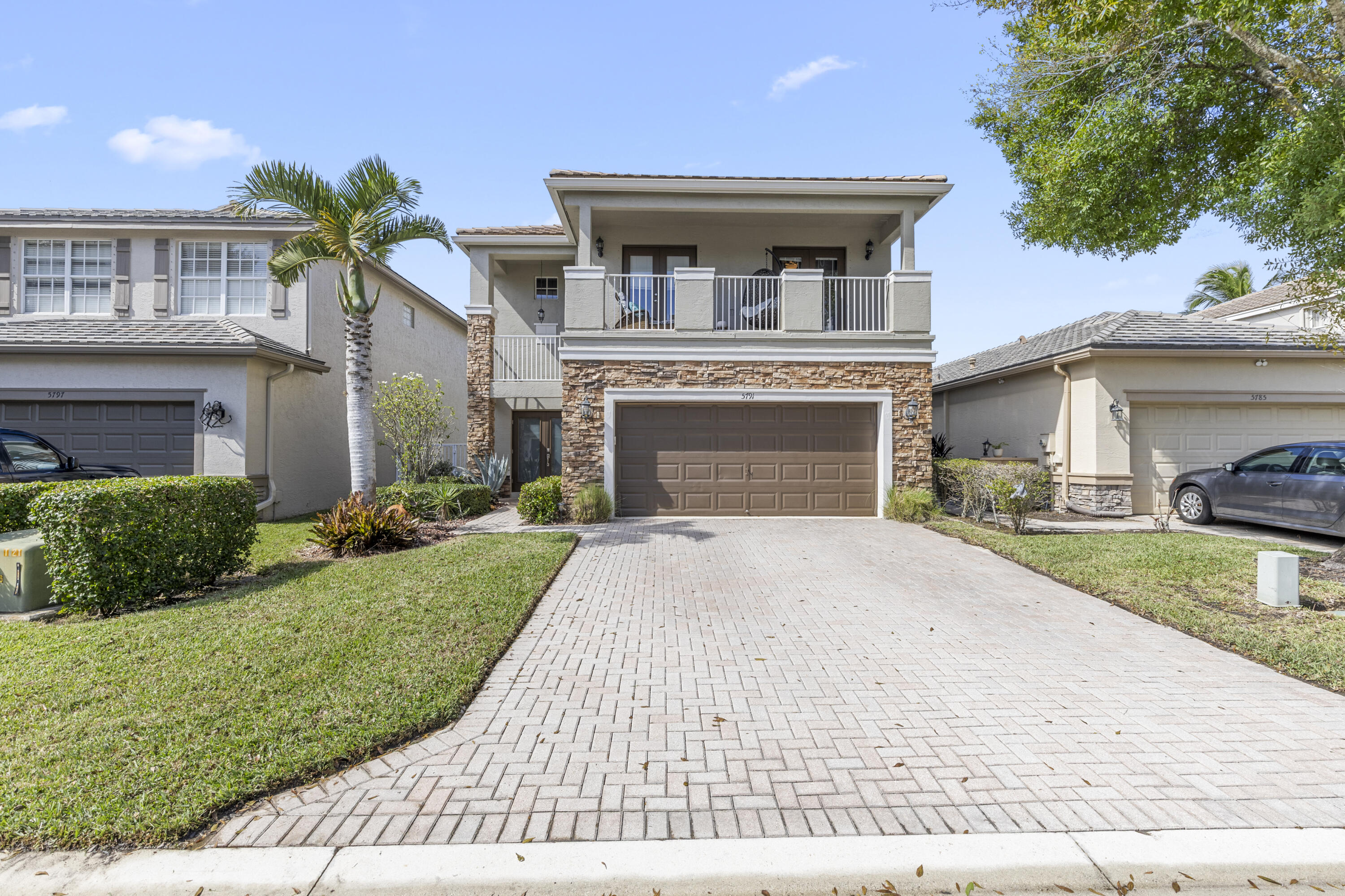 THOROUGHBRED LAKE ESTATES 1 - Residential