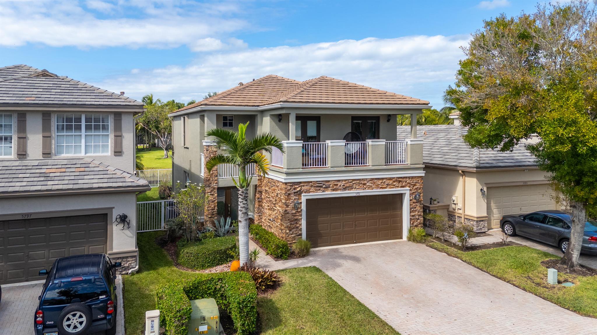 THOROUGHBRED LAKE ESTATES - Residential