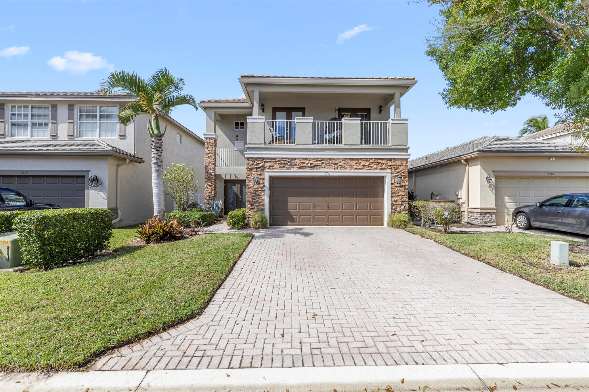 THOROUGHBRED LAKE ESTATES - Residential