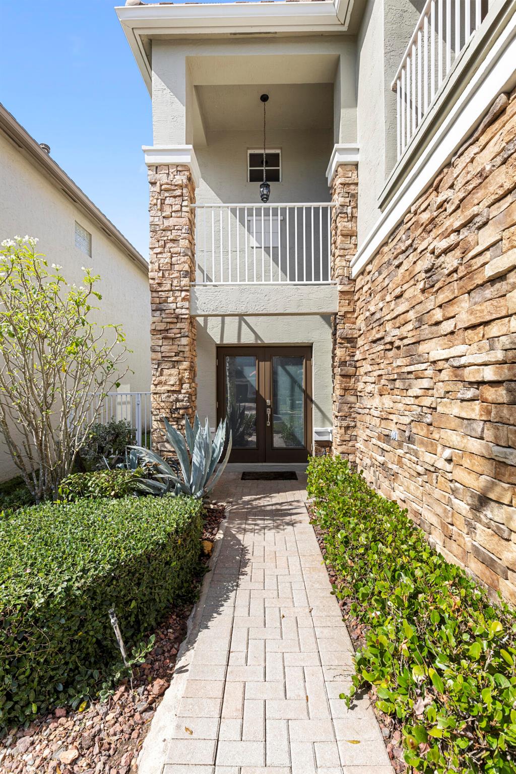 THOROUGHBRED LAKE ESTATES - Residential