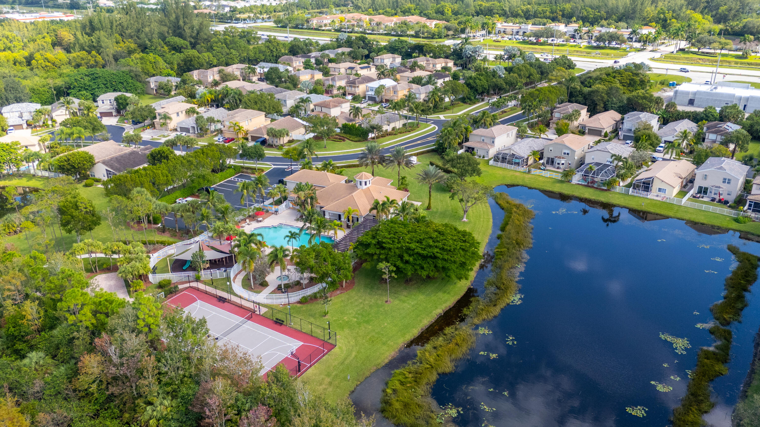 THOROUGHBRED LAKE ESTATES 1 - Residential
