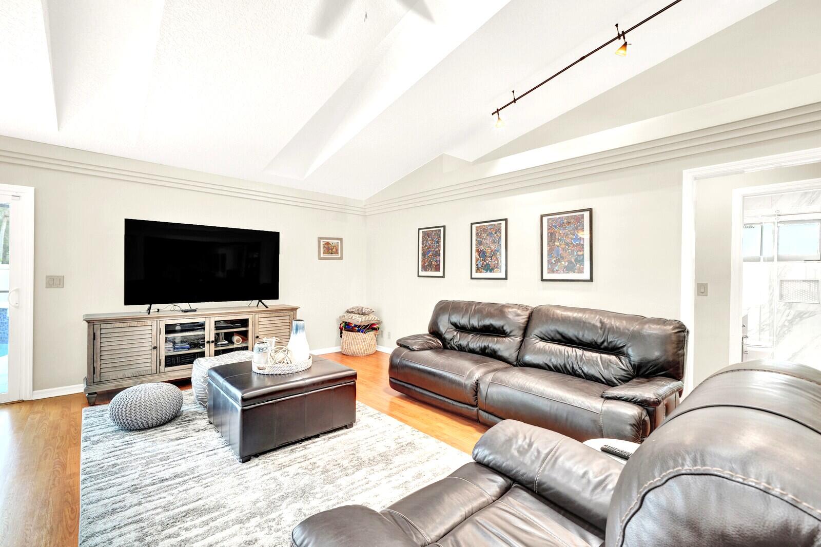 SUGAR POND MANOR OF WELLINGTON - Residential