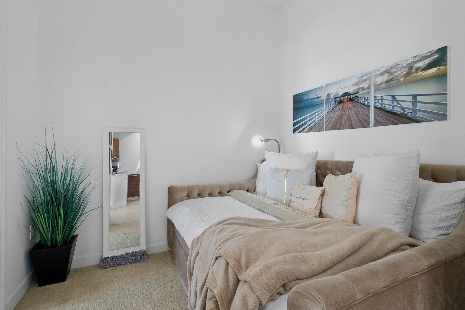 CITY PALMS CONDO - Residential