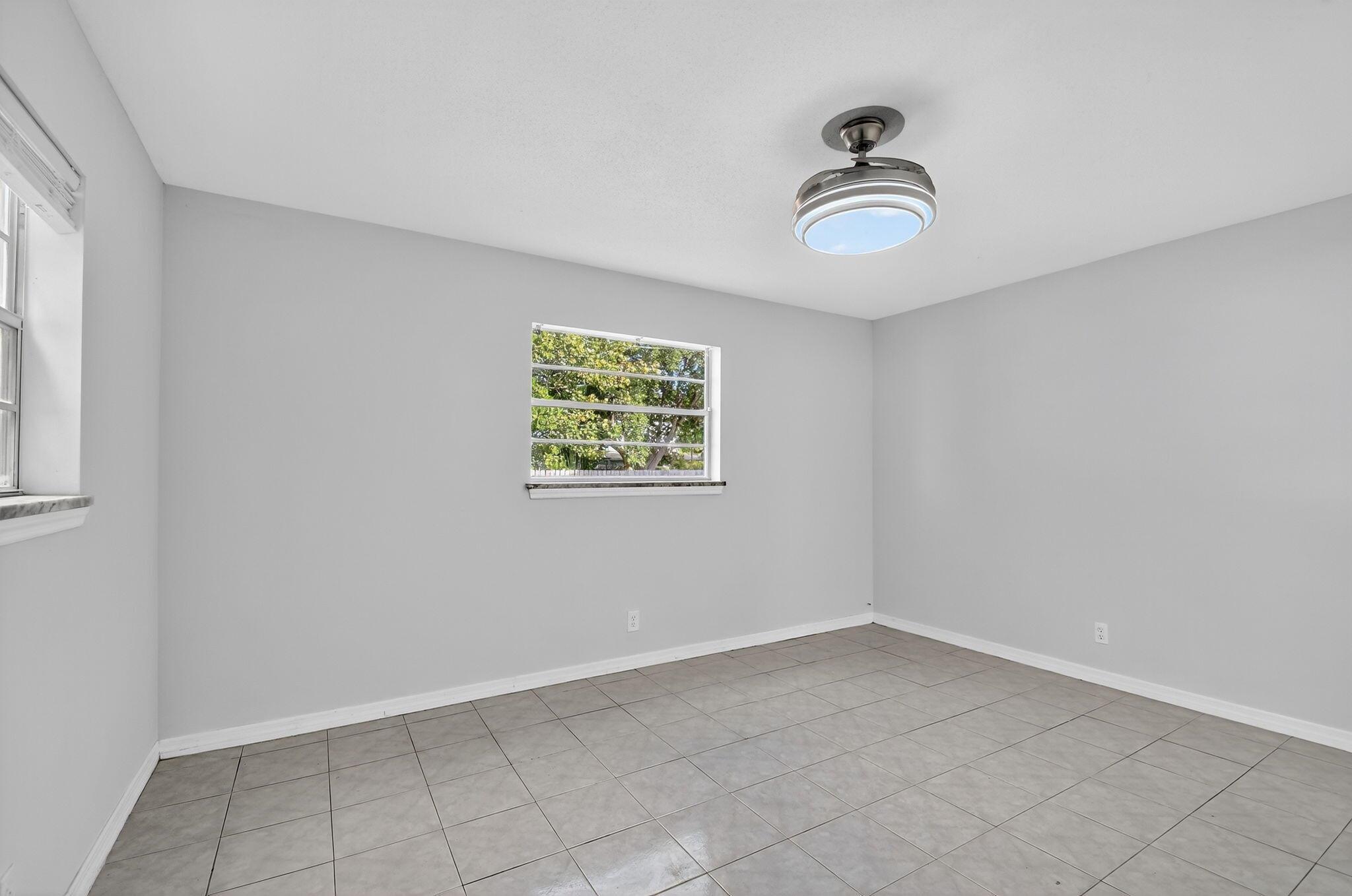 LAKE WORTH TOWN OF - Residential Lease