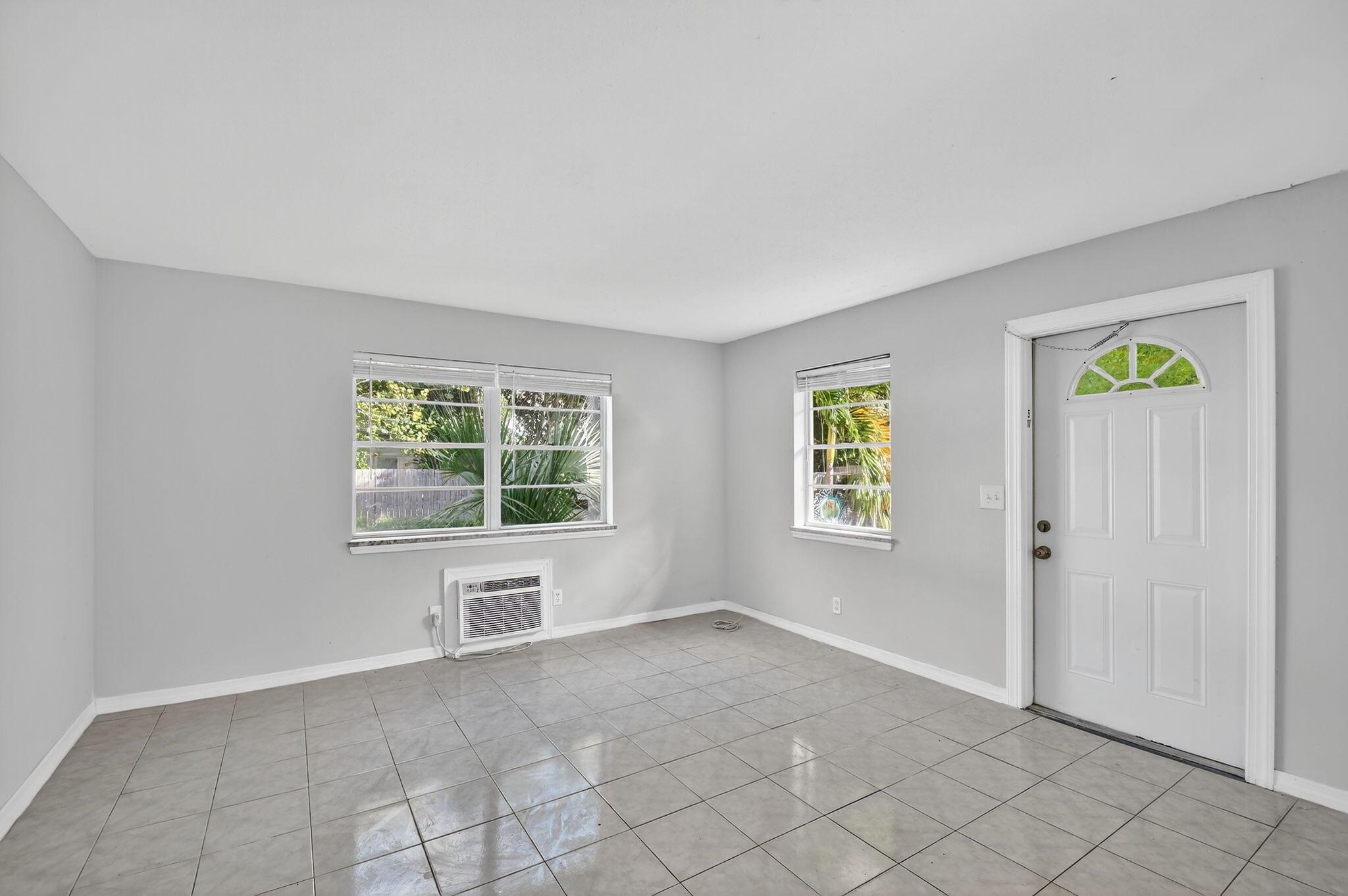 LAKE WORTH TOWN OF - Residential Lease