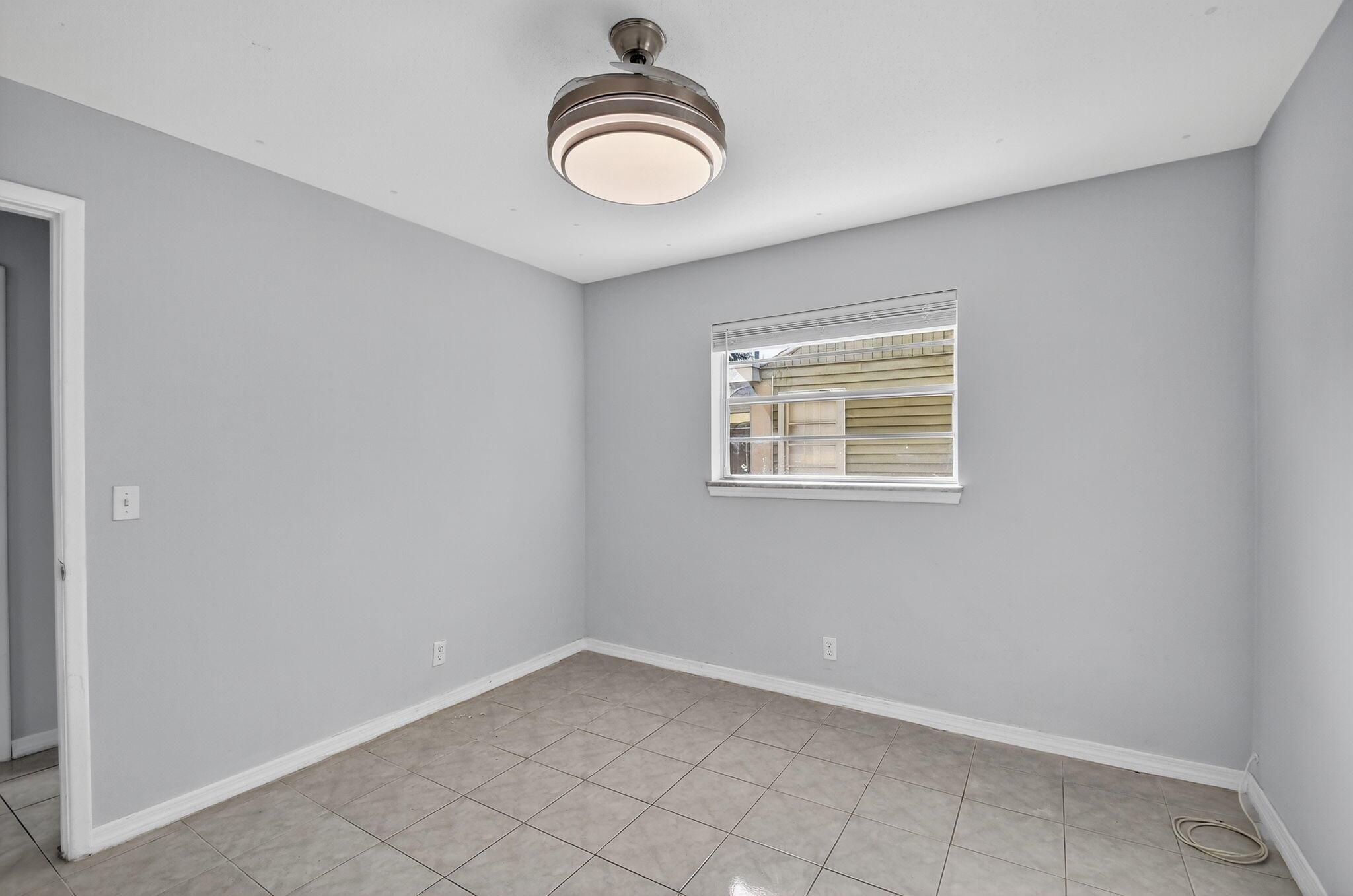 LAKE WORTH TOWN OF - Residential Lease