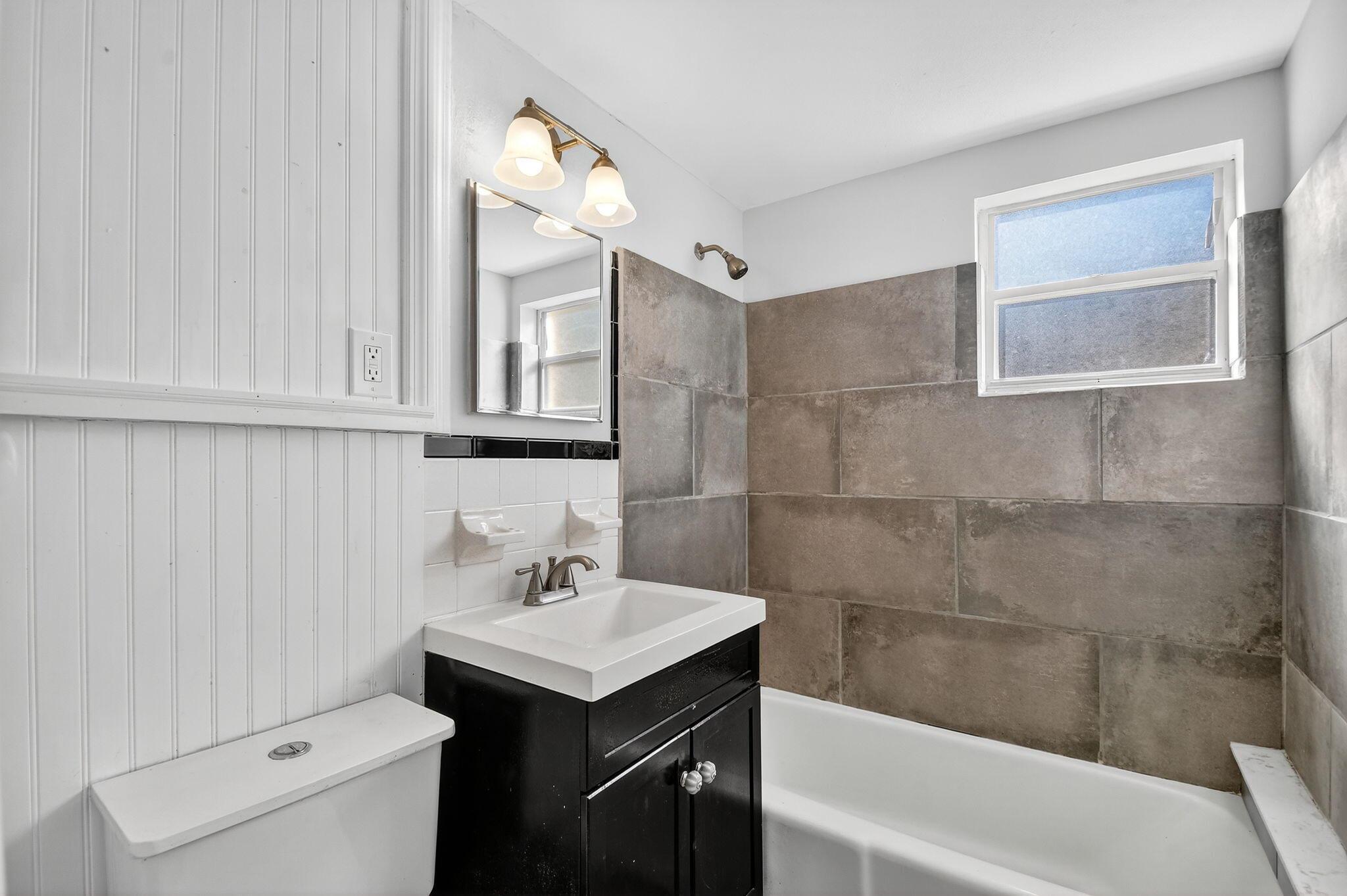 LAKE WORTH TOWN OF - Residential Lease