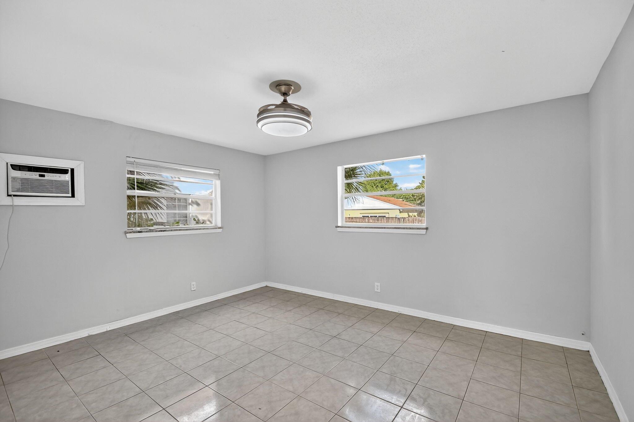 LAKE WORTH TOWN OF - Residential Lease