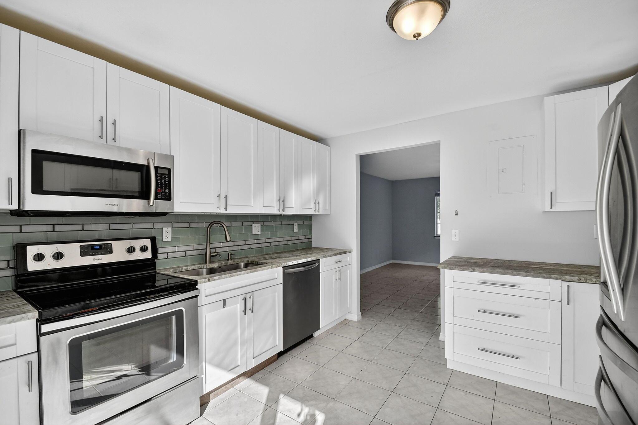 LAKE WORTH TOWN OF - Residential Lease