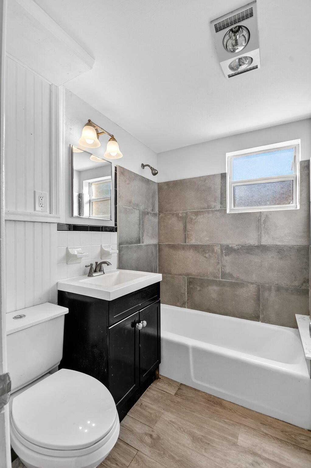 LAKE WORTH TOWN OF - Residential Lease