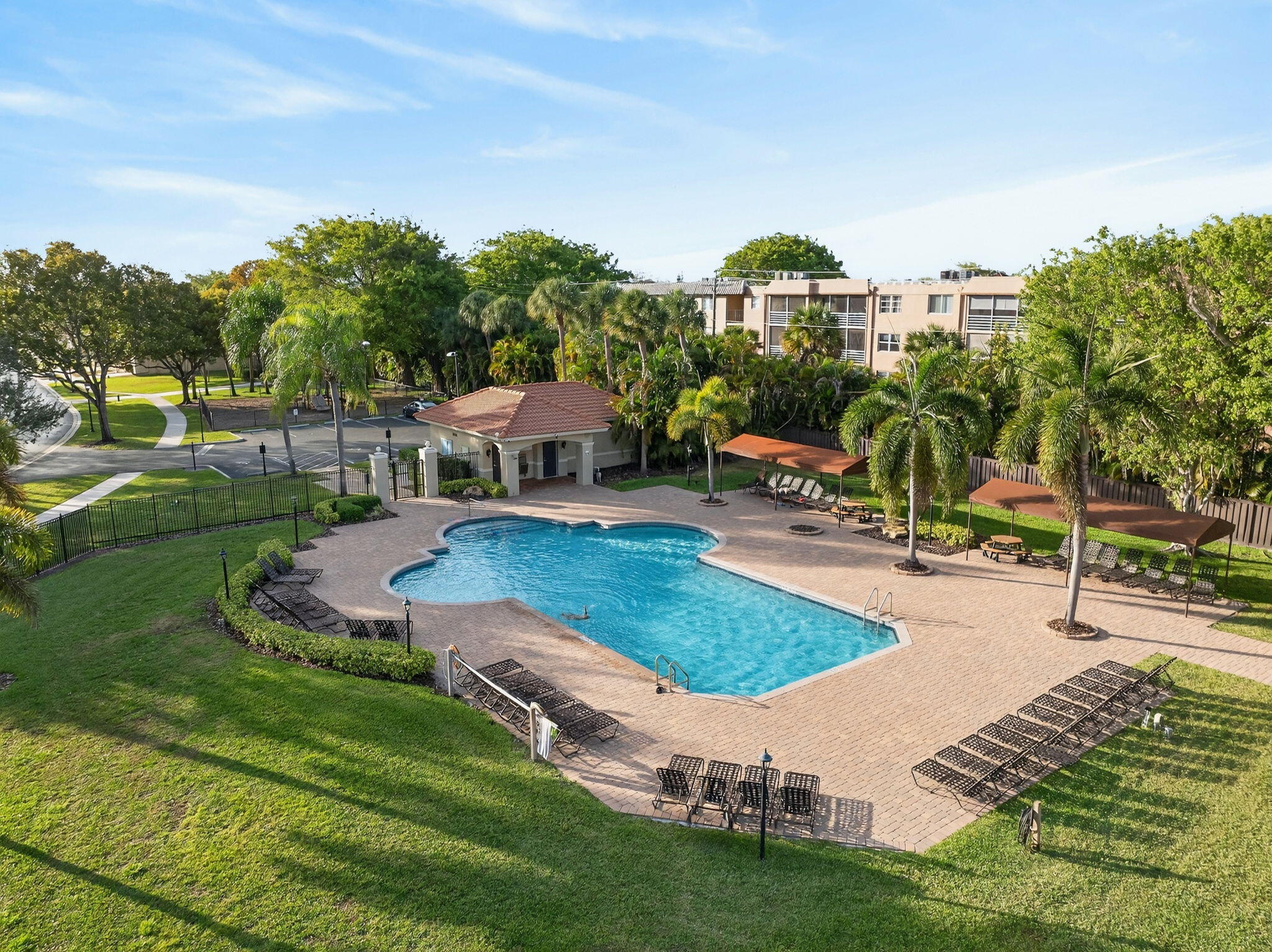 HILLSBORO COUNTRY CLUB - Residential