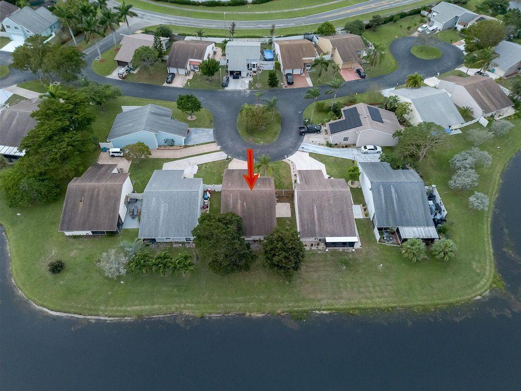 Photo of 12 Paxford Lane W, Boynton Beach, FL 33426 (MLS # R10947484)