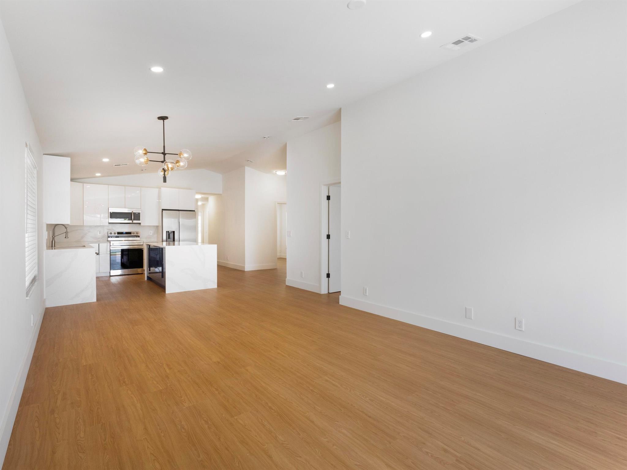 PRINCETON PLACE AT GABLES END - Residential