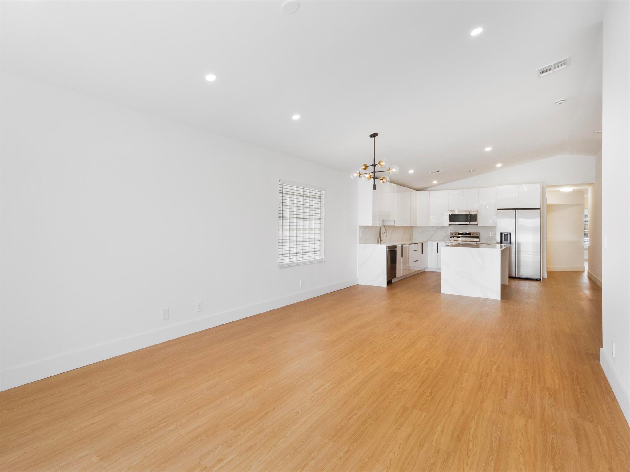 PRINCETON PLACE AT GABLES END - Residential