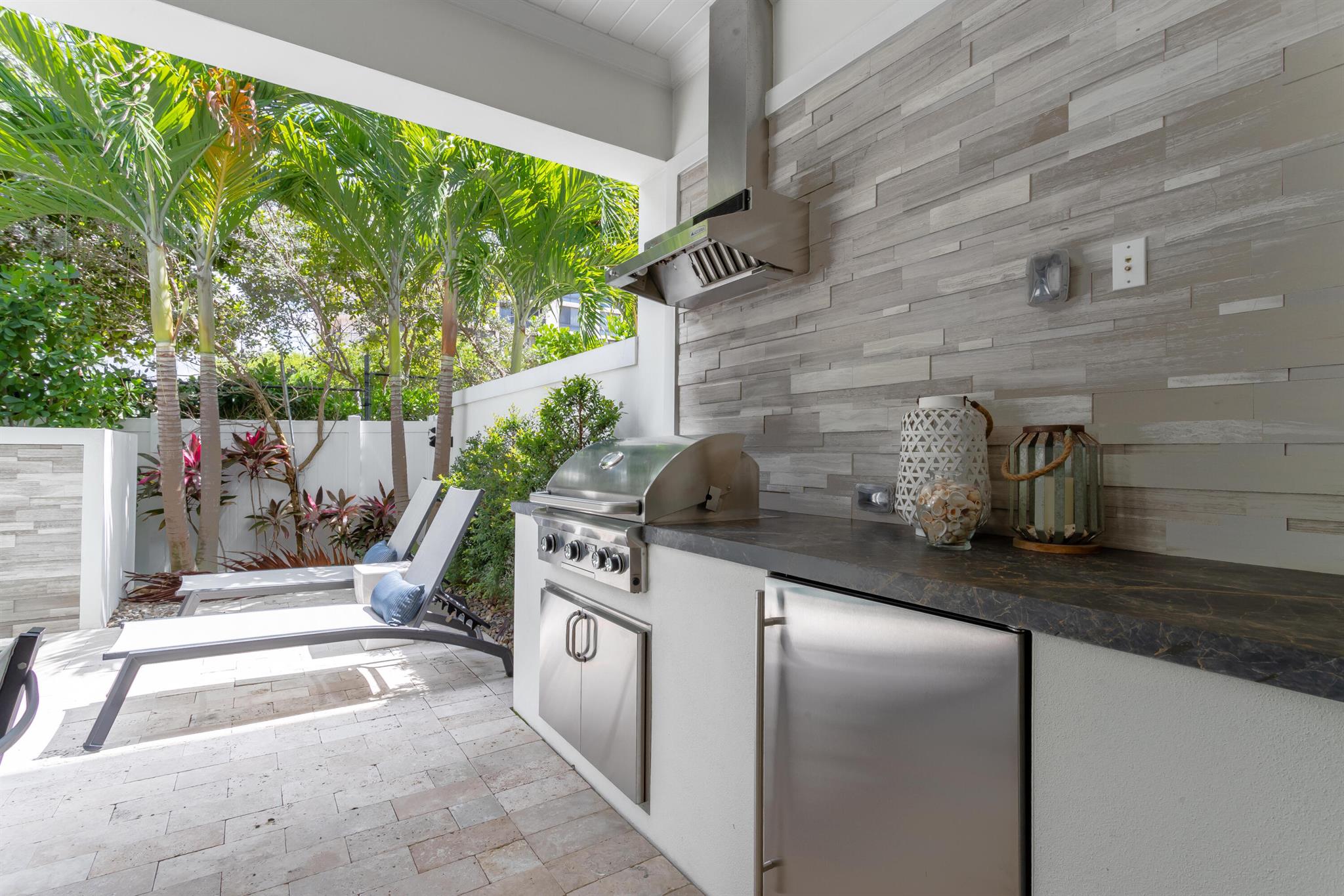 OCEANSIDE TOWNHOMES - Residential