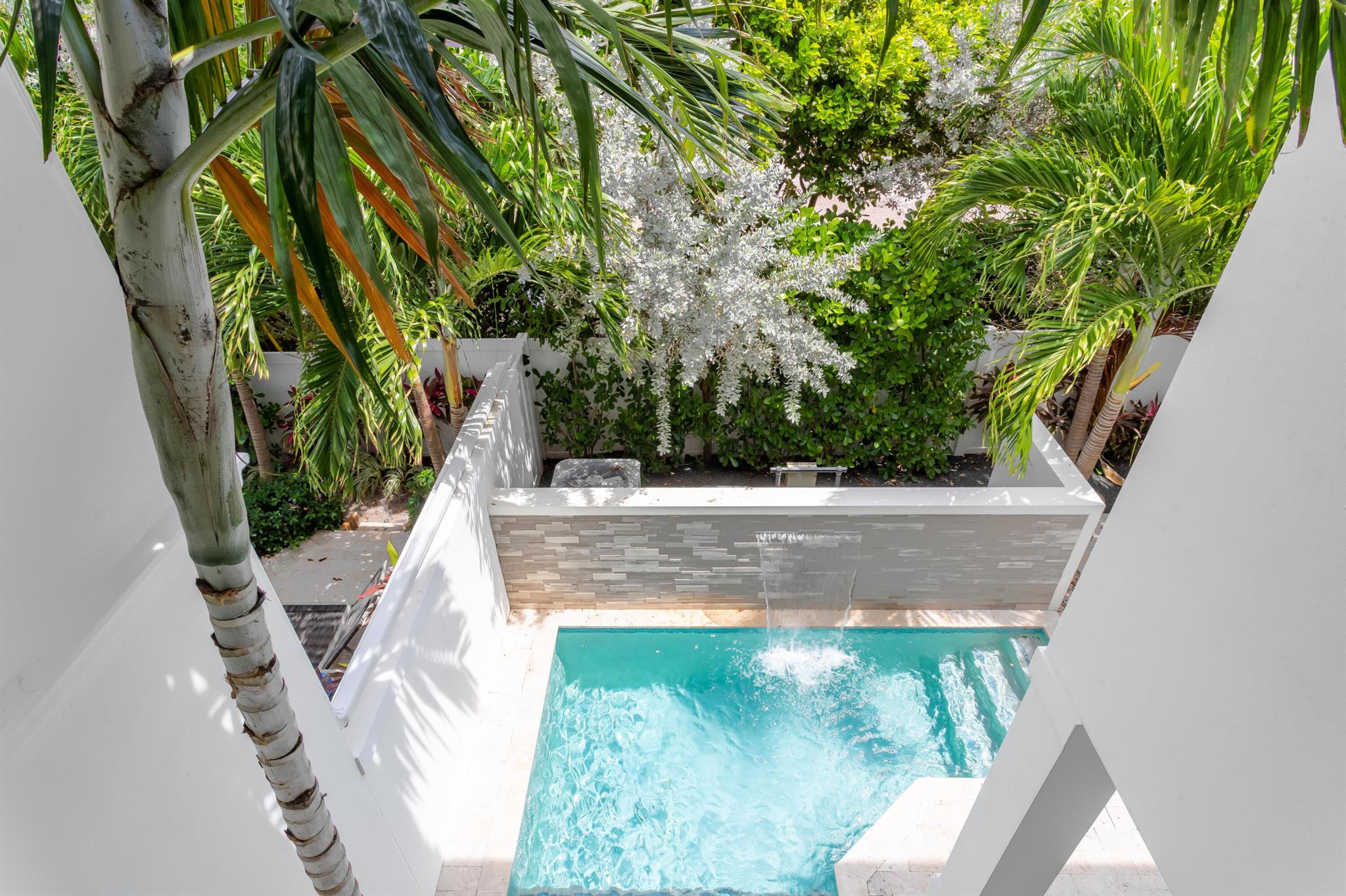 OCEANSIDE TOWNHOMES - Residential