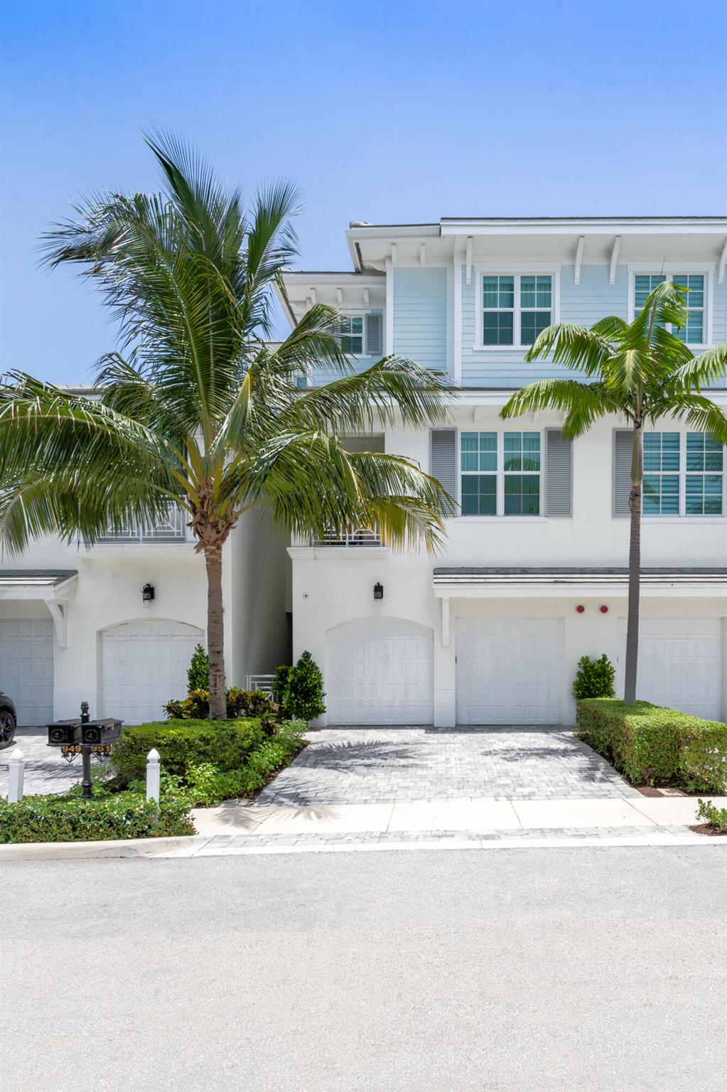 OCEANSIDE TOWNHOMES - Residential