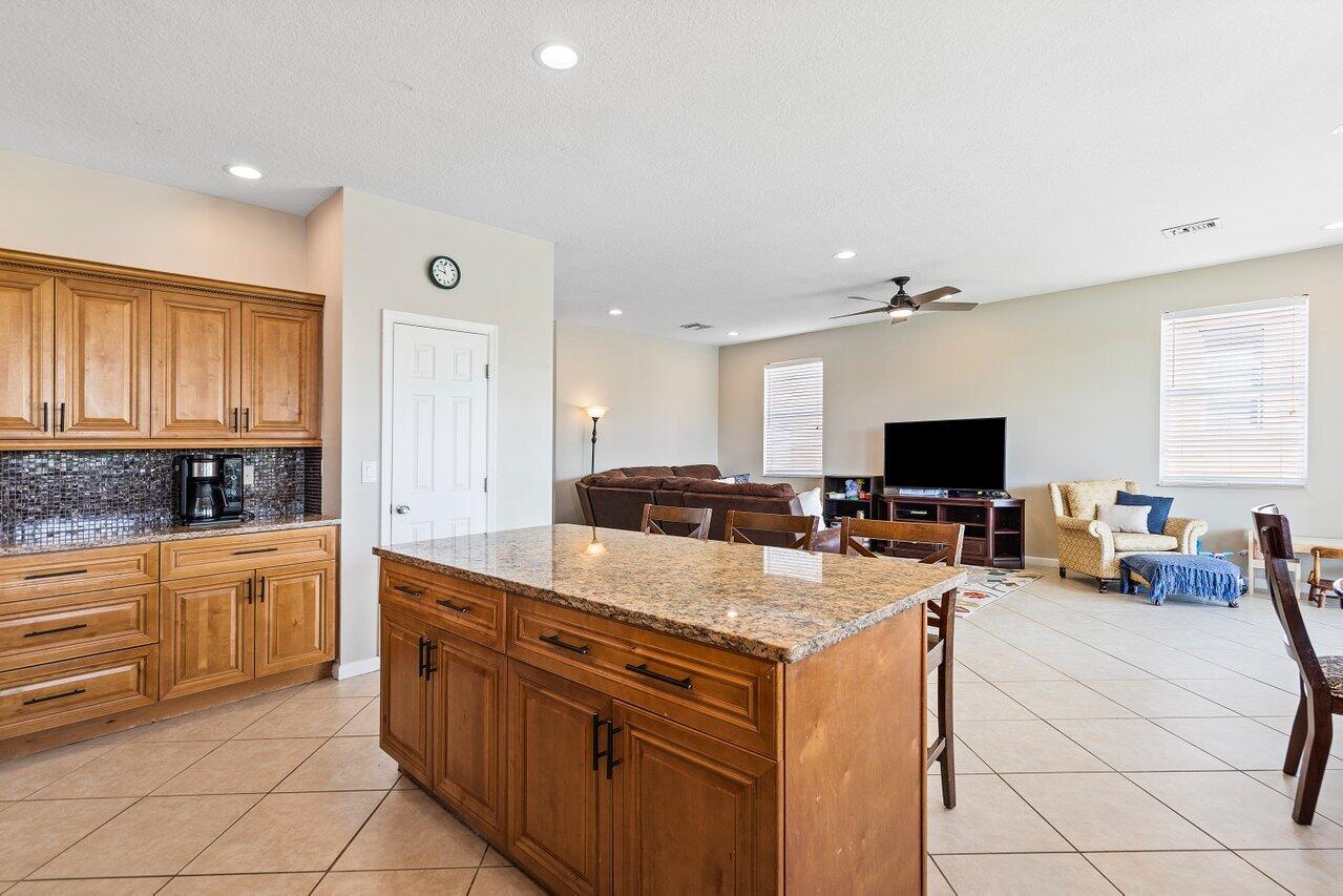 OLYMPIA 2 - Residential Lease