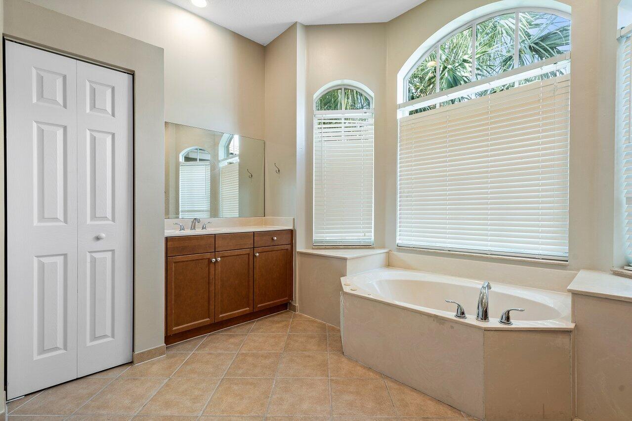 OLYMPIA 2 - Residential Lease