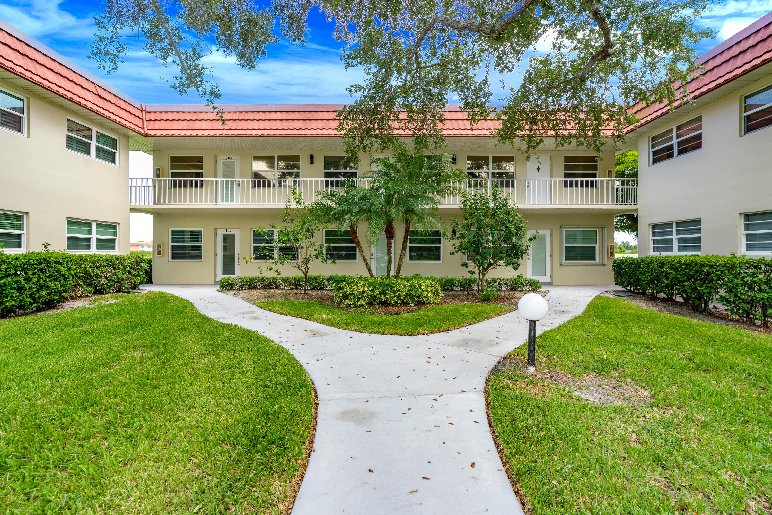 8 Vista Palm Lane 103