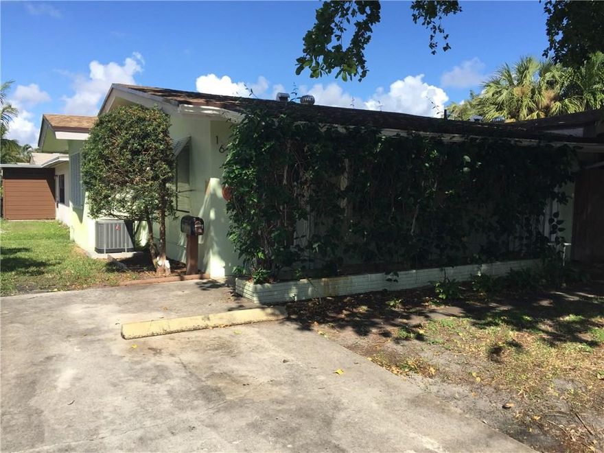 Great Investment Opportunity. Duplex with tenants in place. 2 BD / 2 BA.  Viewings of the property will be scheduled with an accepted offer and proof of funds.