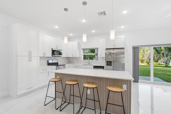 8601 FORT PIERCE Boulevard