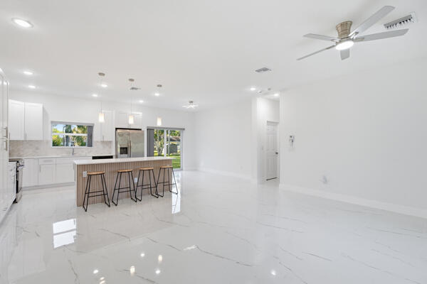 8601 FORT PIERCE Boulevard