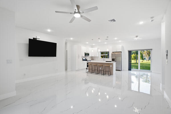 8601 FORT PIERCE Boulevard