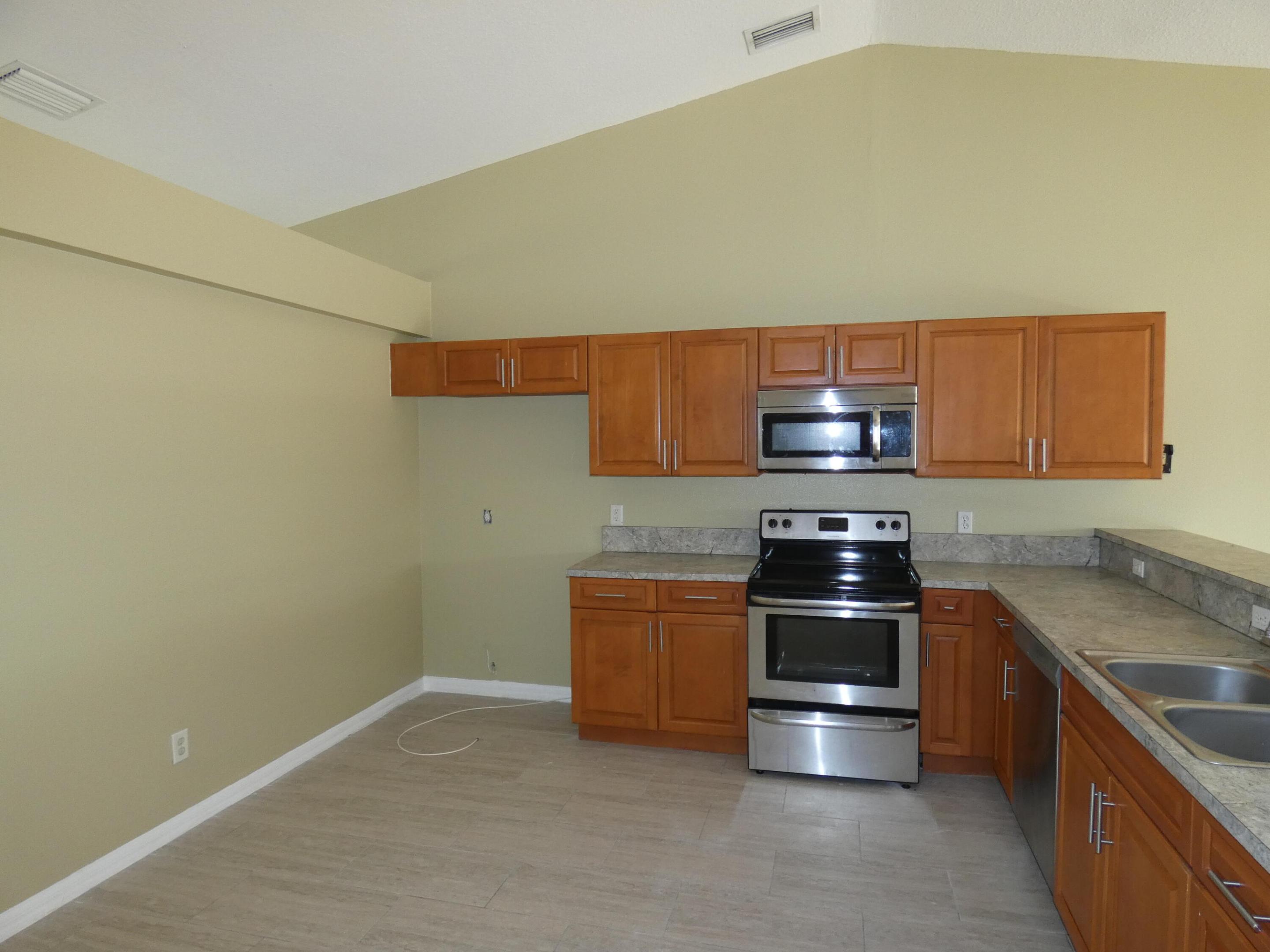 PORT ST LUCIE SECTION 13 - Residential Lease