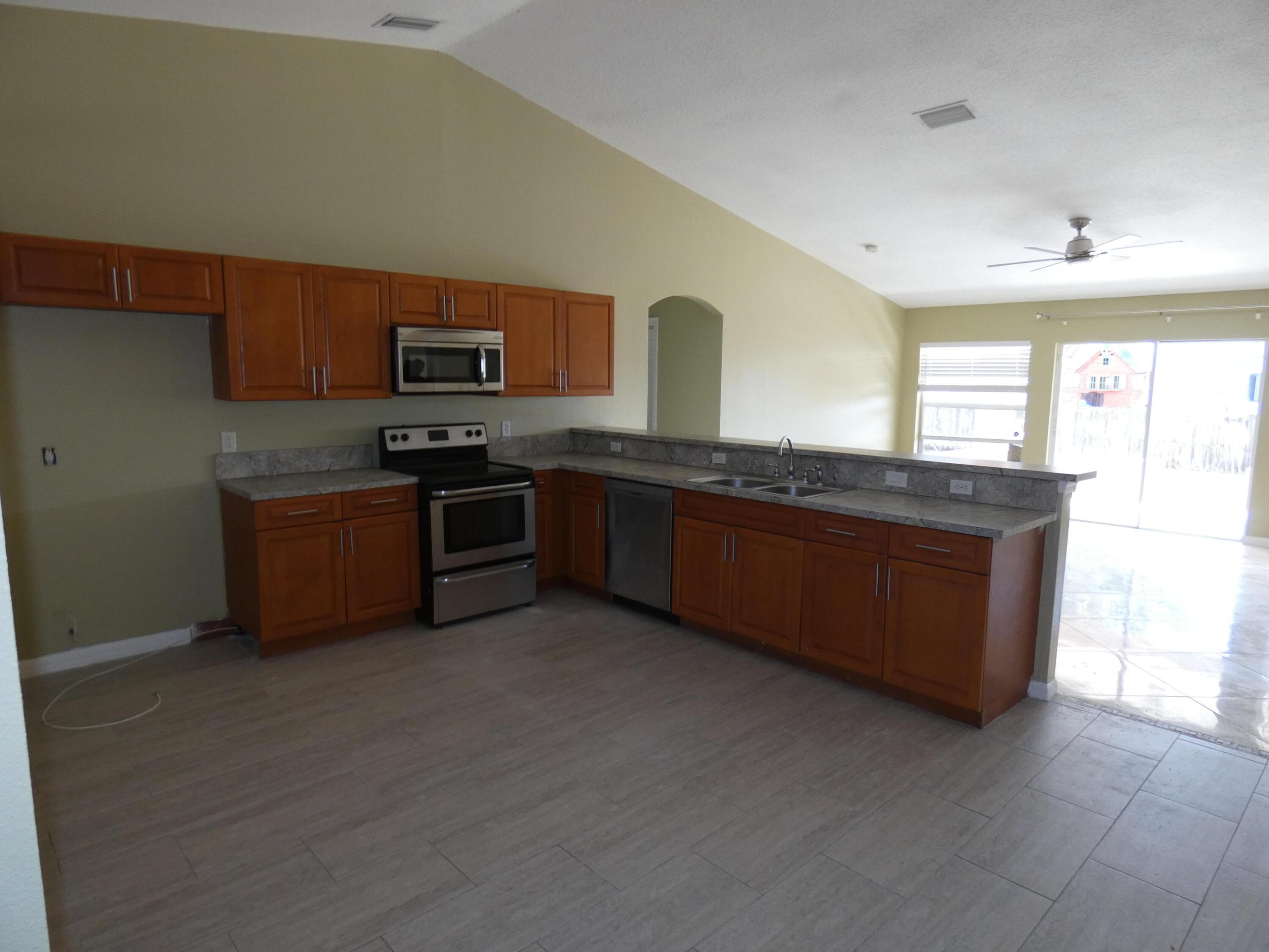 PORT ST LUCIE SECTION 13 - Residential Lease