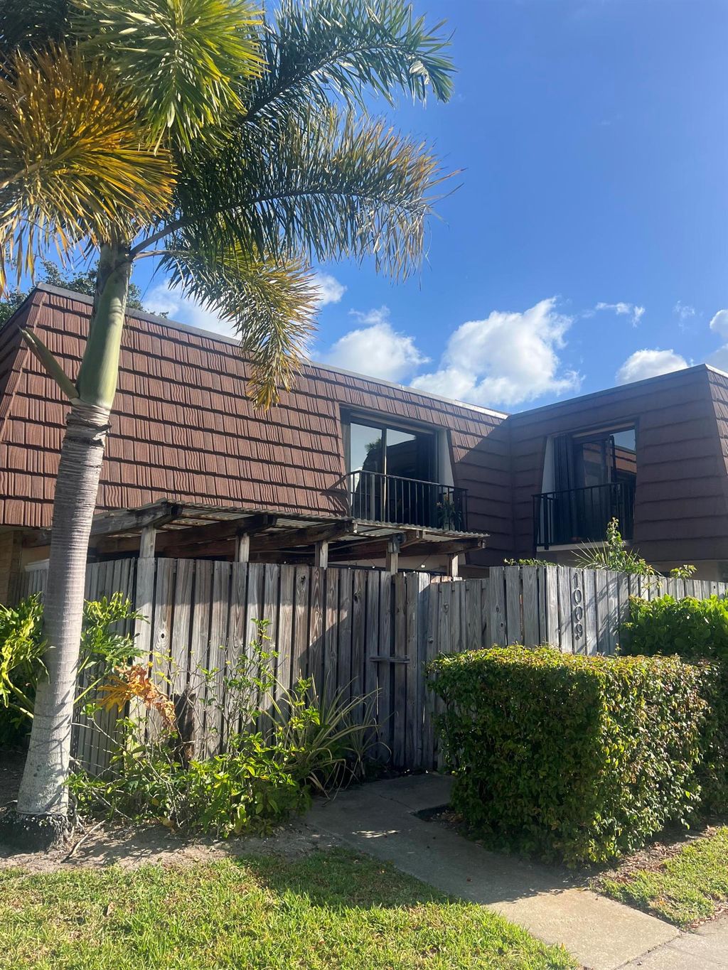 Photo of 1009 10th Lane, Palm Beach Gardens, FL 33418 (MLS # R11083114)