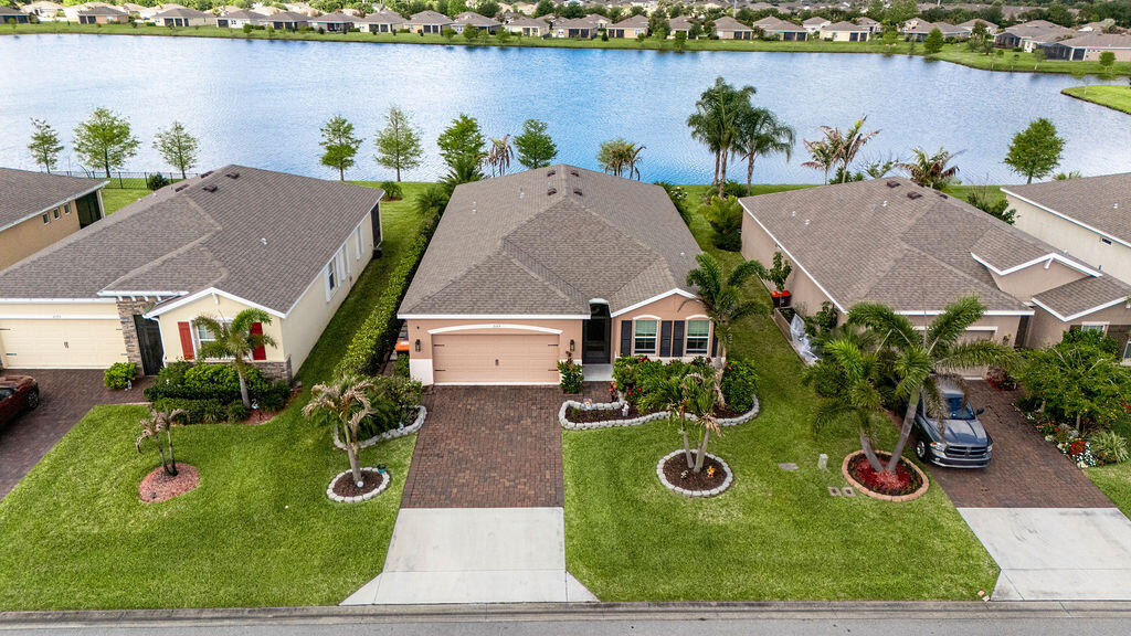 COVE AT FALCON TRACE - Residential