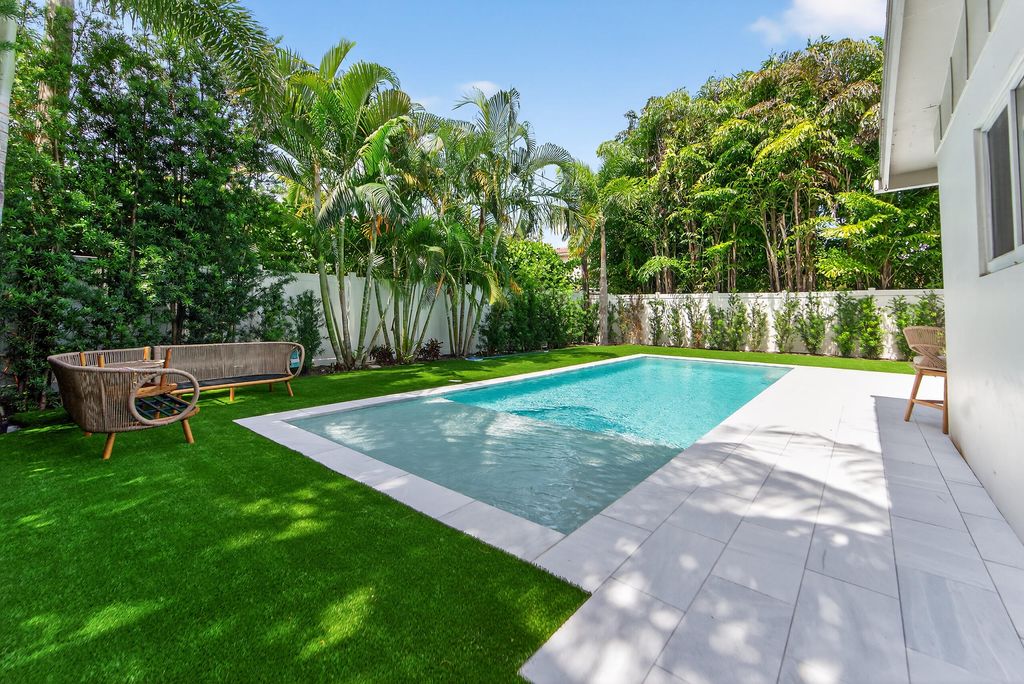 Photo of 101 NE 11th Street, Delray Beach, FL 33444 (MLS # R11107264)