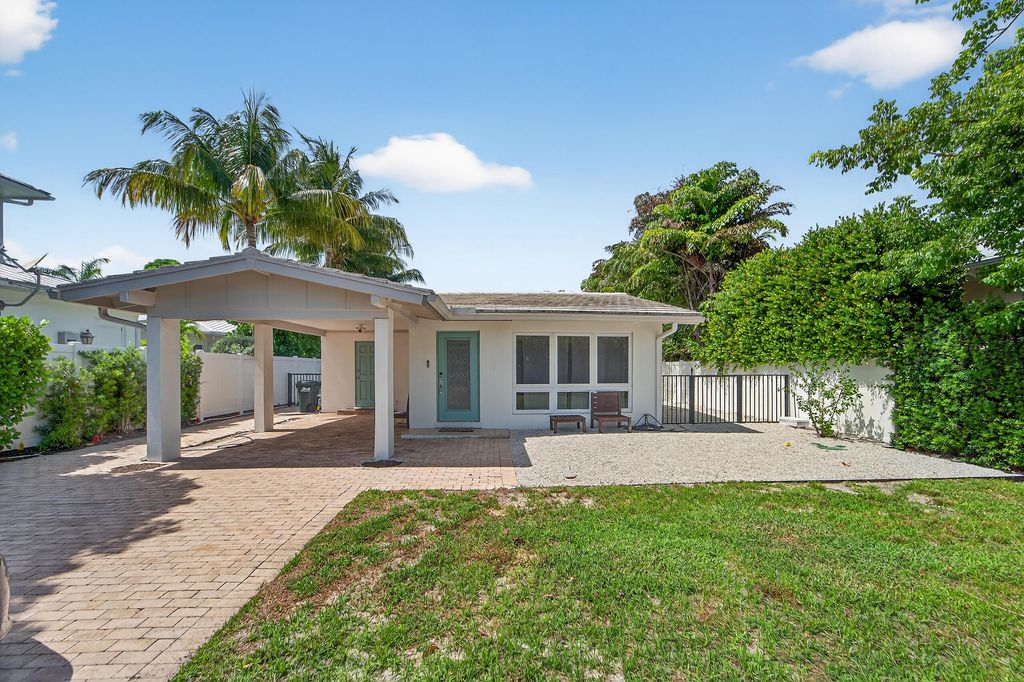 Photo of 101 NE 11th Street, Delray Beach, FL 33444 (MLS # R11107264)