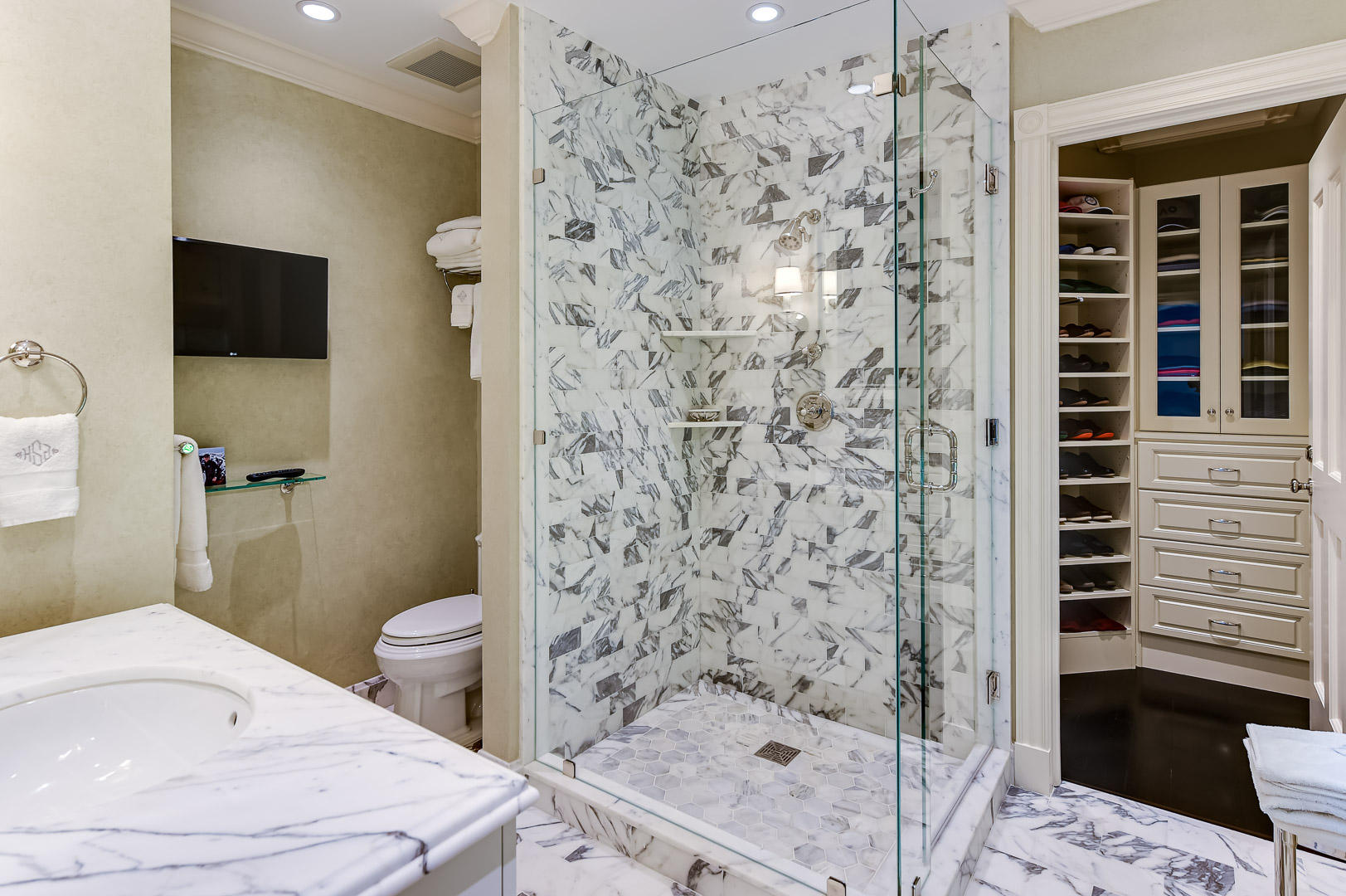 PRIMAVERA ESTATES (LAKE FRONT) - Residential