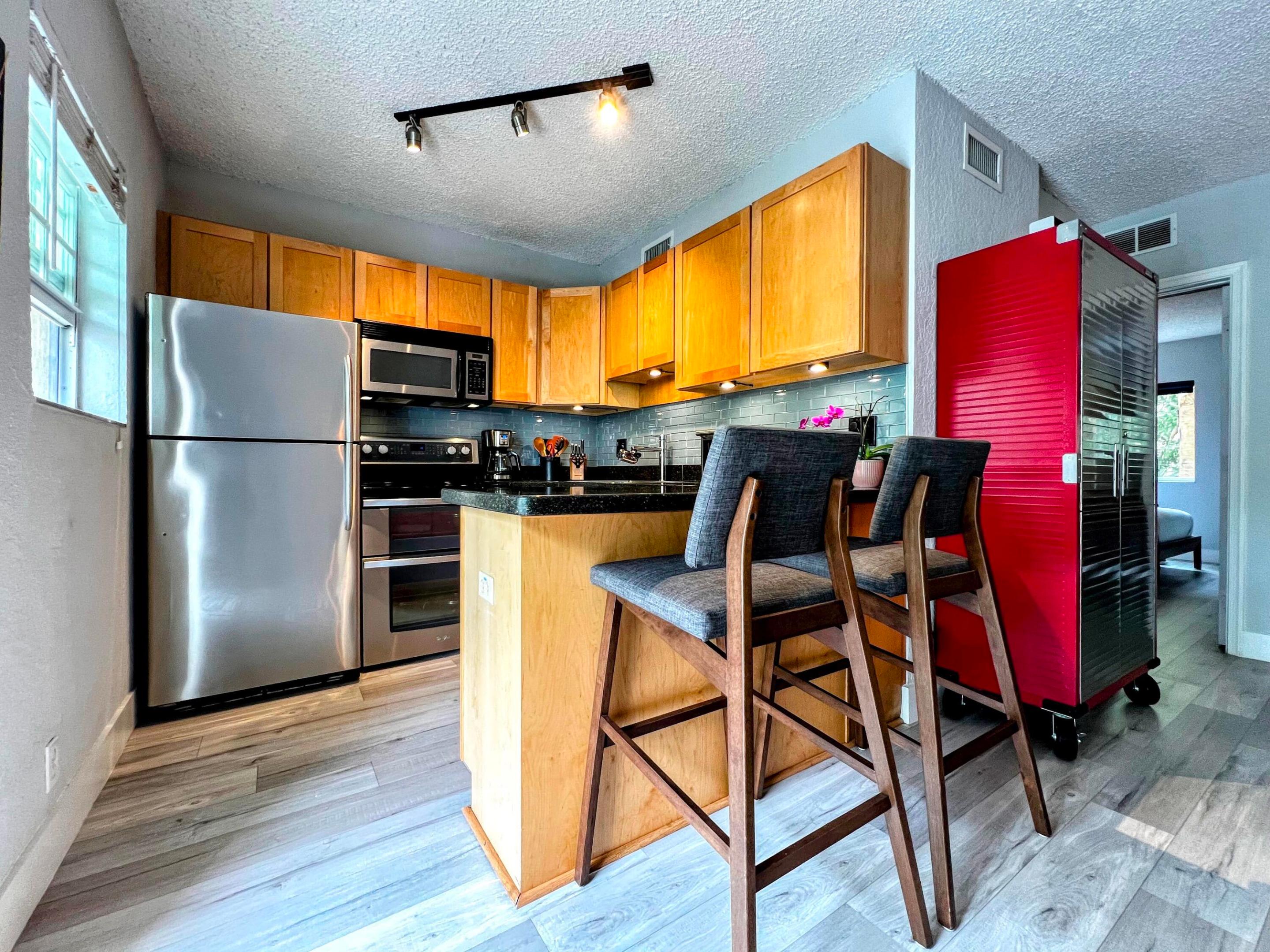 GROVE AT WILTON MANORS CONDO - Residential Lease