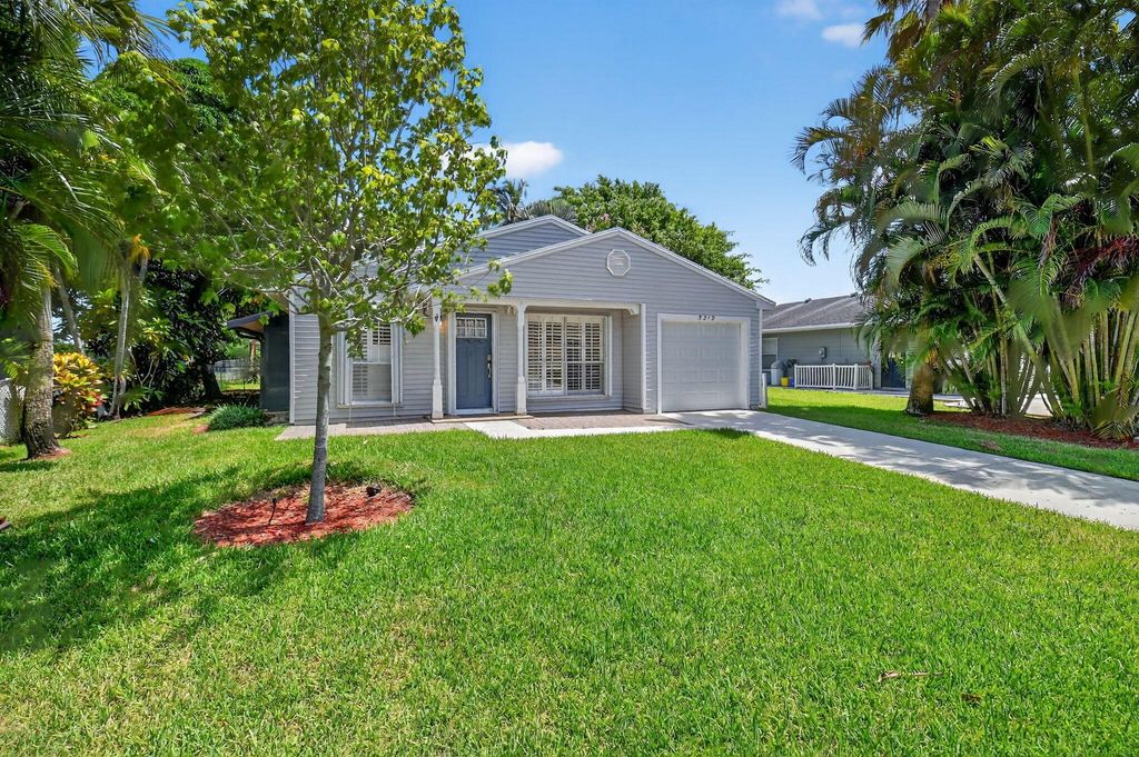 Photo of 5319 Courtney Circle, Boynton Beach, FL 33472 (MLS # R11101150)