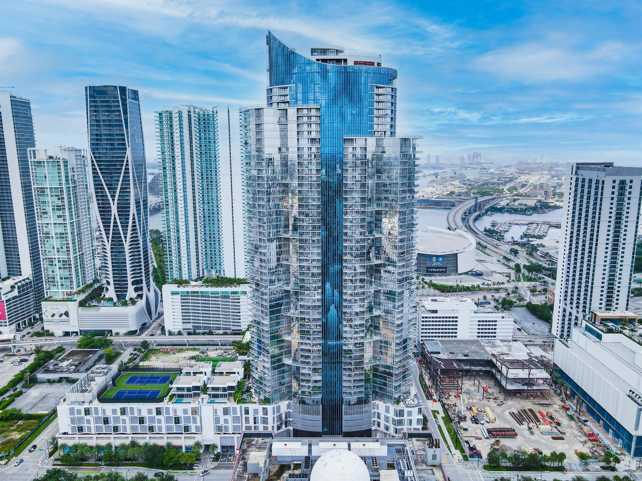 PARAMOUNT MIAMI WORLDCENT - Residential Lease