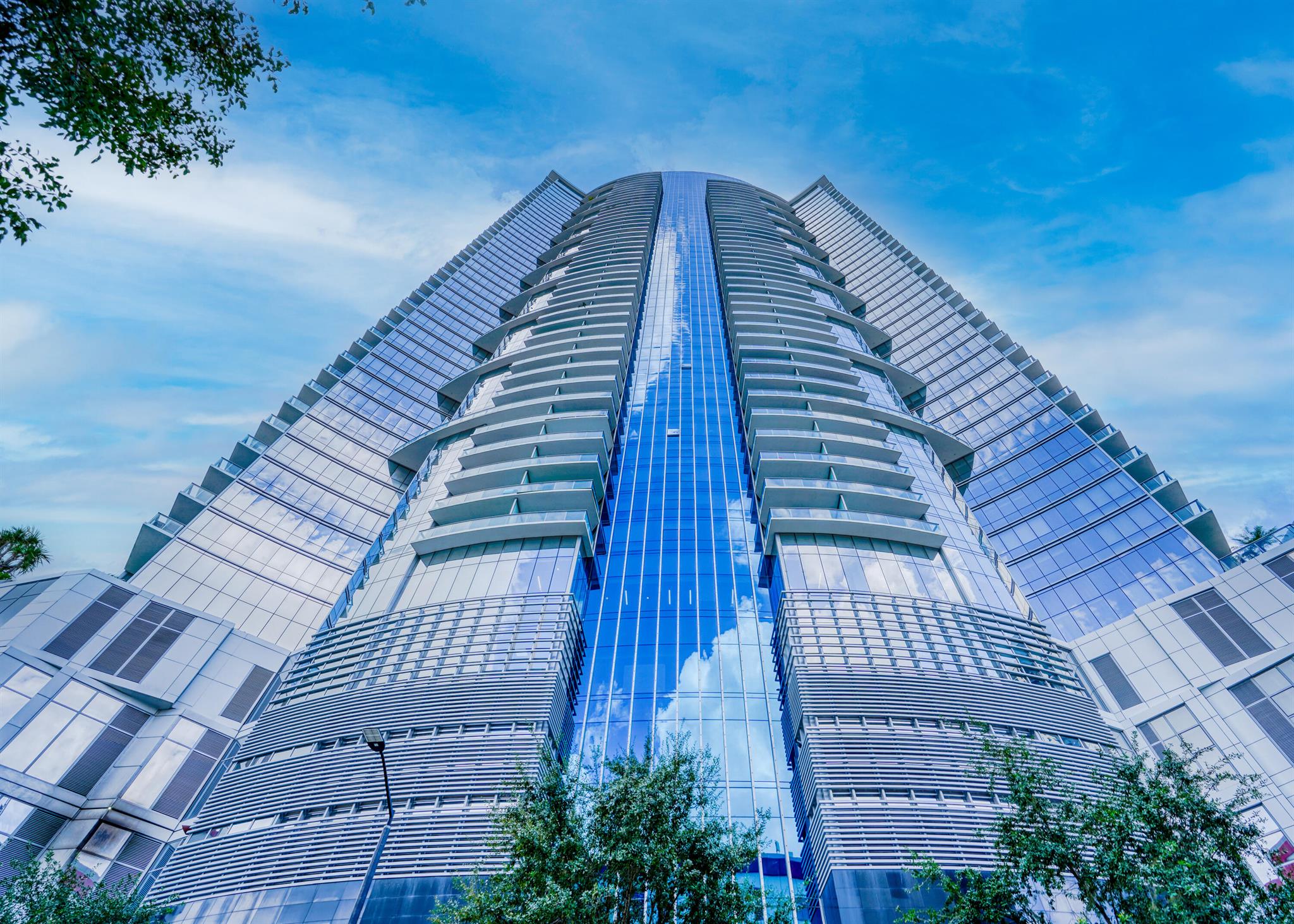 PARAMOUNT MIAMI WORLDCENT - Residential Lease