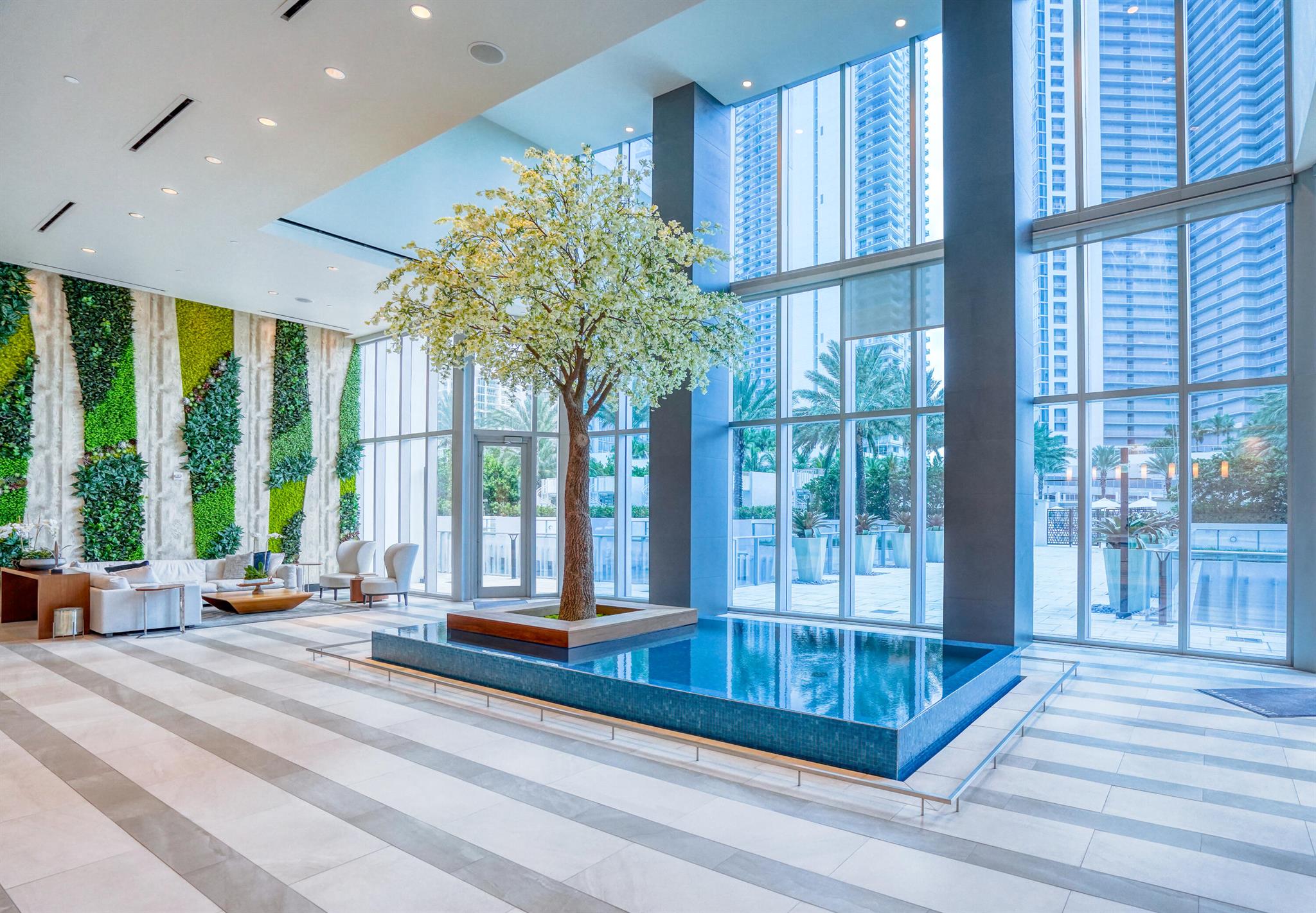 PARAMOUNT MIAMI WORLDCENT - Residential Lease