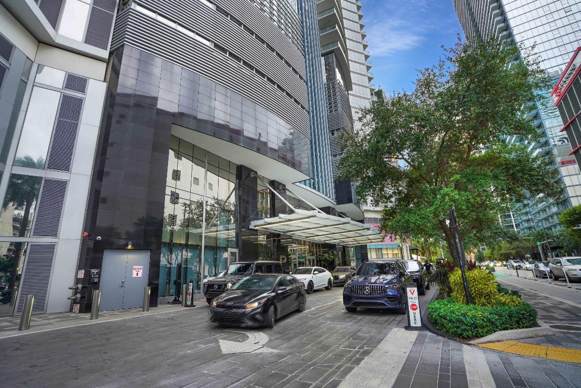 PARAMOUNT MIAMI WORLDCENTER - Residential Lease