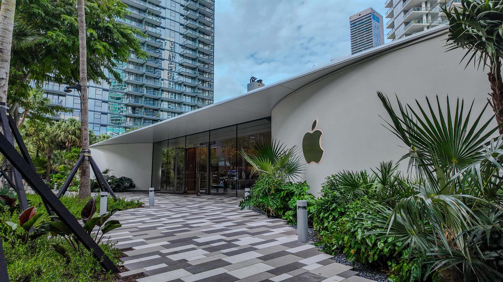 PARAMOUNT MIAMI WORLDCENT - Residential Lease