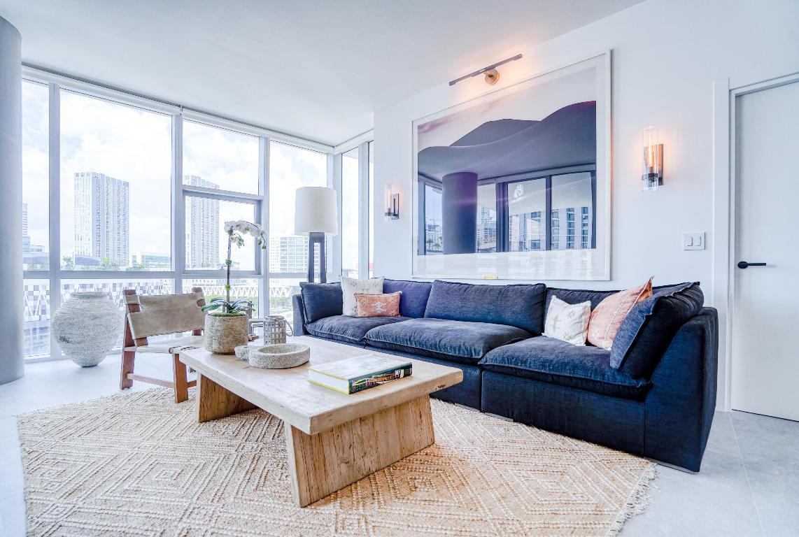 PARAMOUNT MIAMI WORLDCENTER - Residential Lease