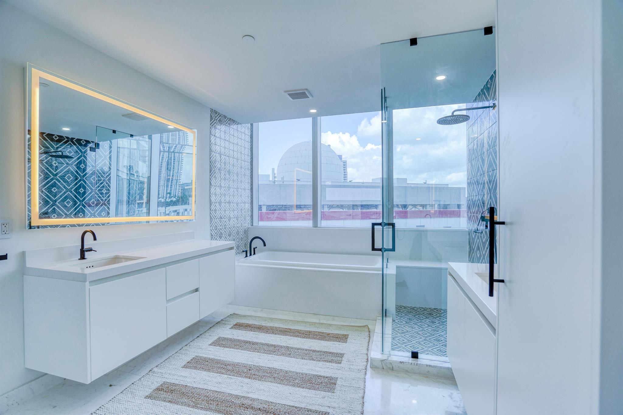 PARAMOUNT MIAMI WORLDCENT - Residential Lease