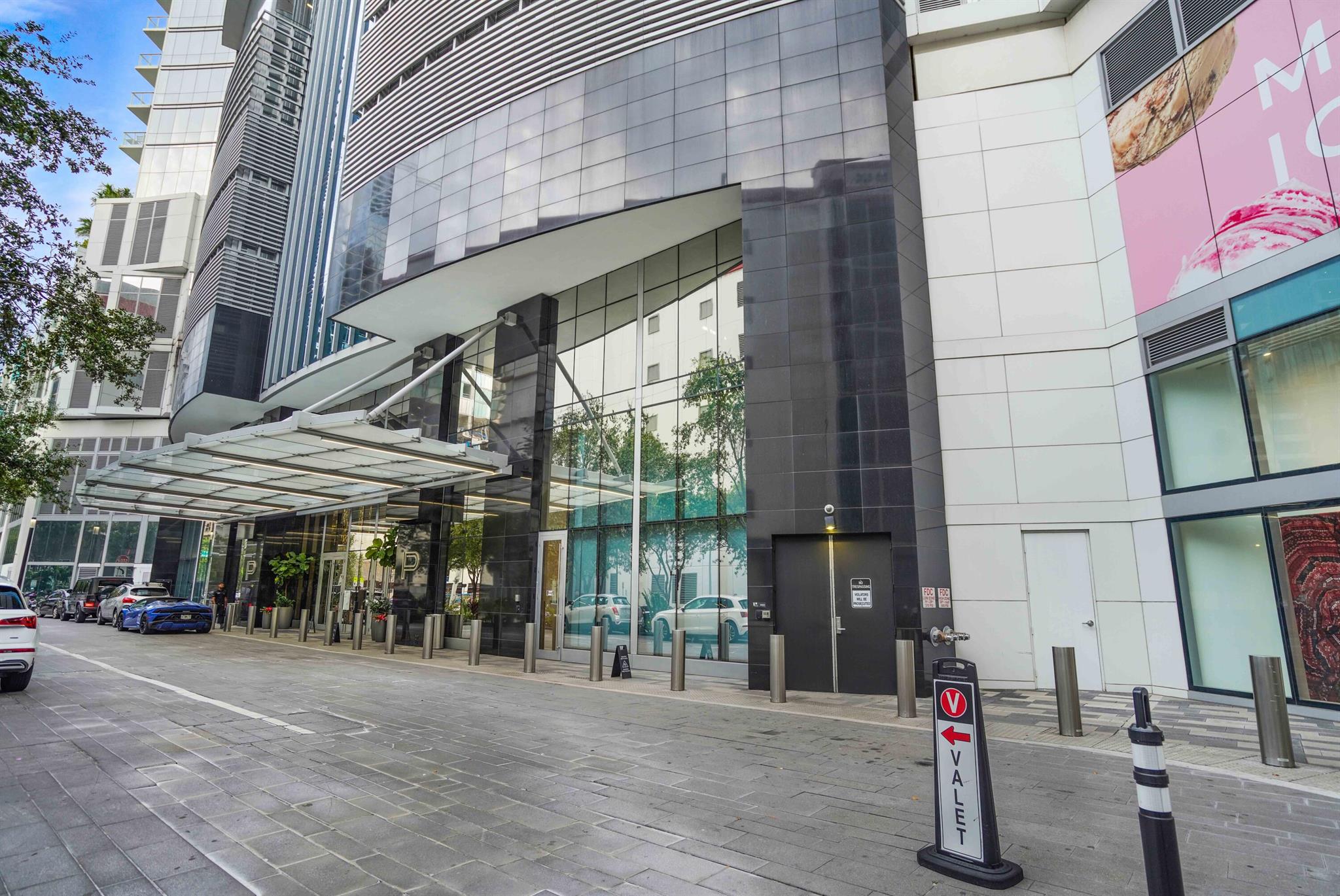 PARAMOUNT MIAMI WORLDCENT - Residential Lease