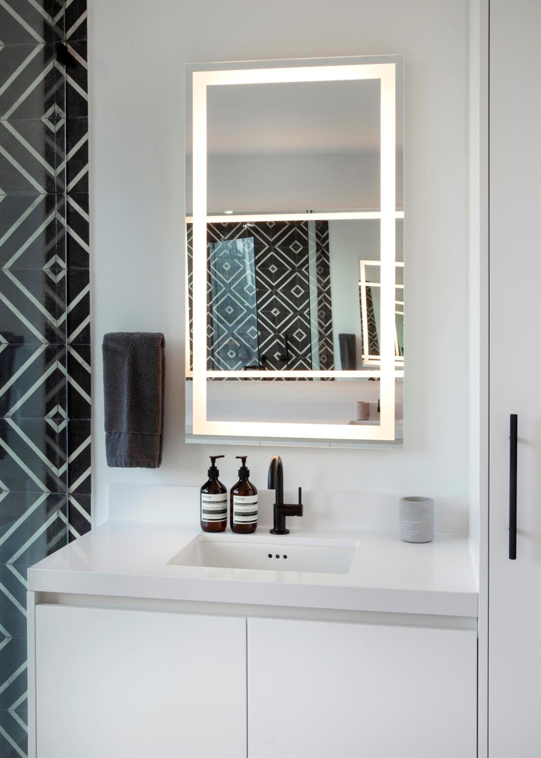 PARAMOUNT MIAMI WORLDCENT - Residential Lease