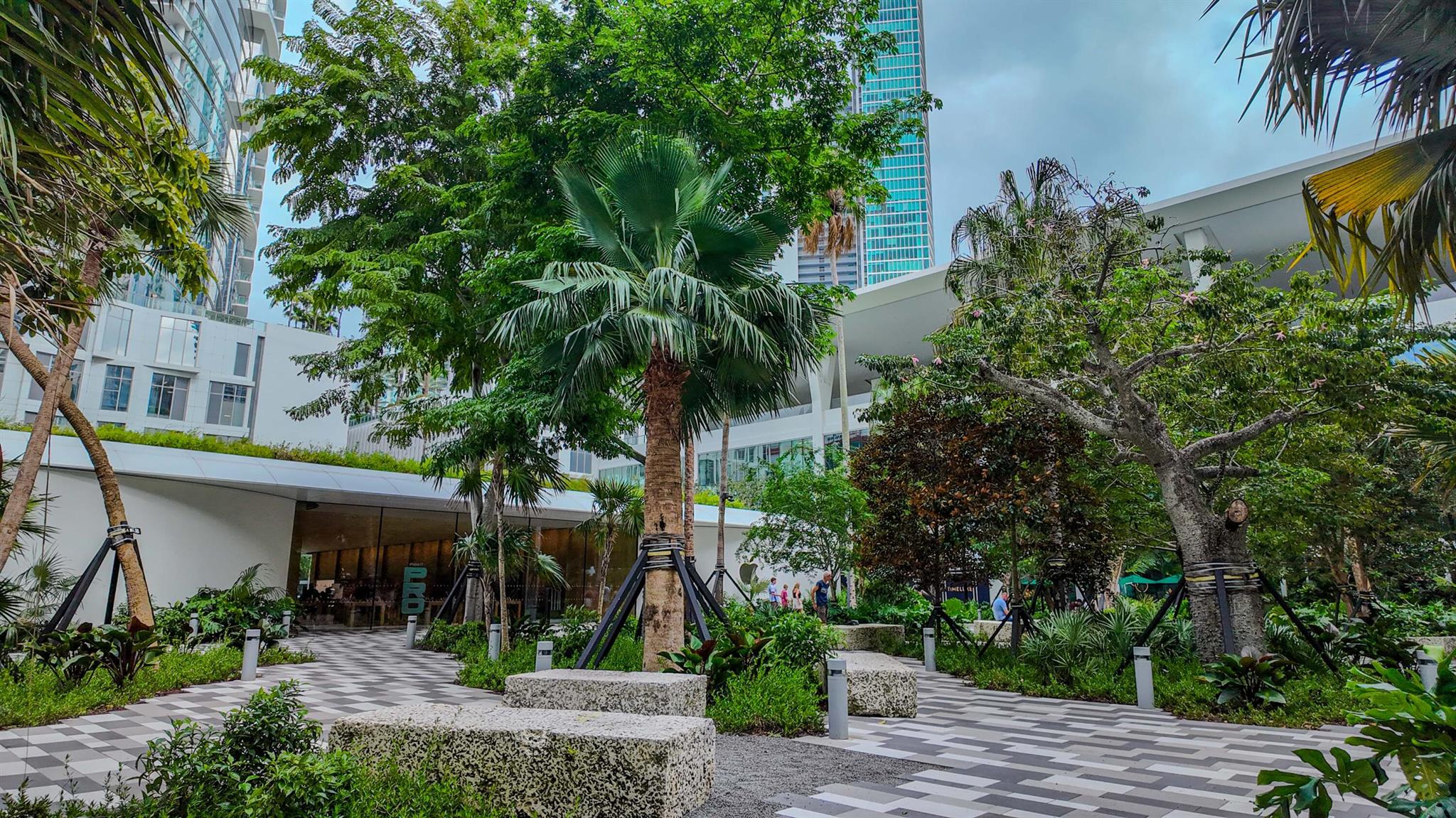 PARAMOUNT MIAMI WORLDCENT - Residential Lease