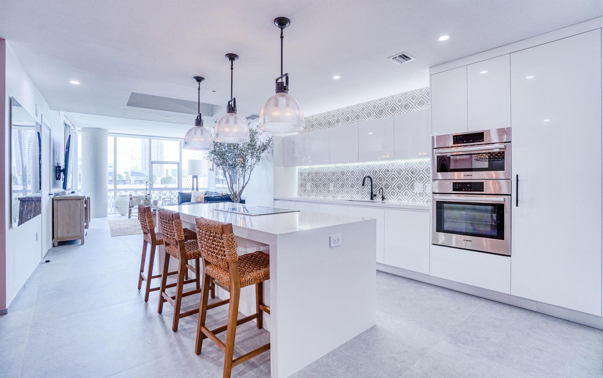 PARAMOUNT MIAMI WORLDCENT - Residential Lease