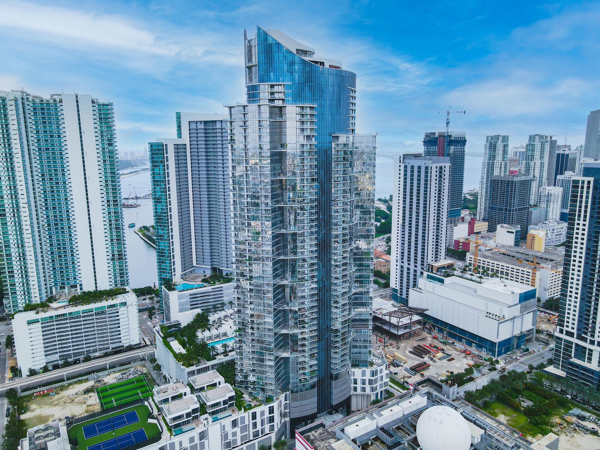 PARAMOUNT MIAMI WORLDCENT - Residential Lease
