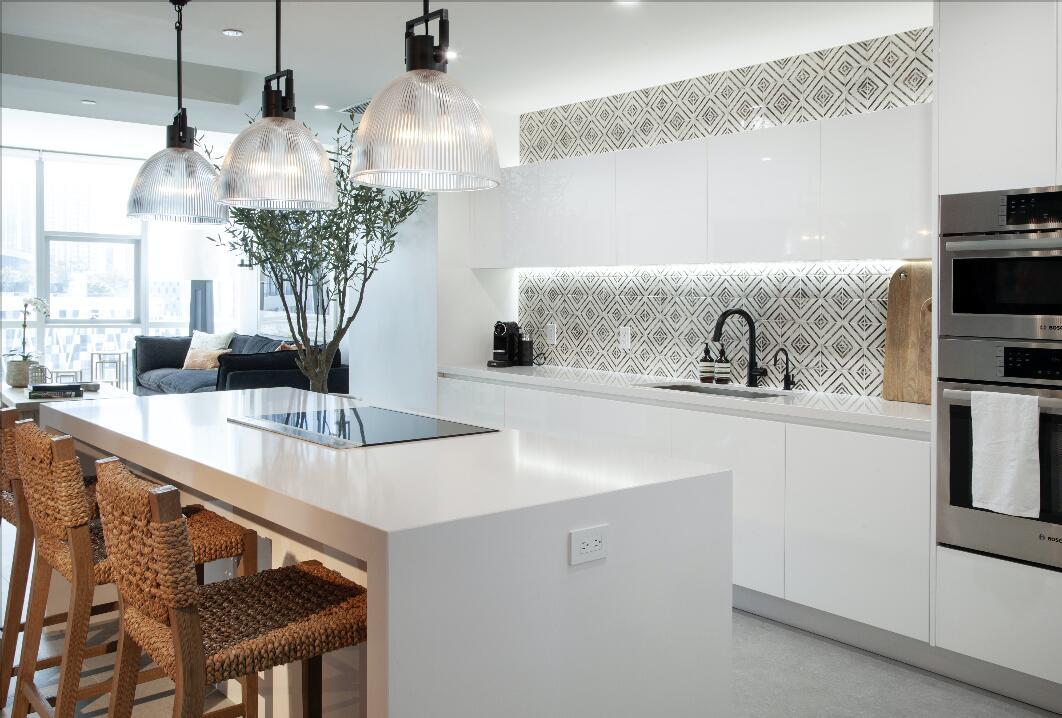 PARAMOUNT MIAMI WORLDCENT - Residential Lease